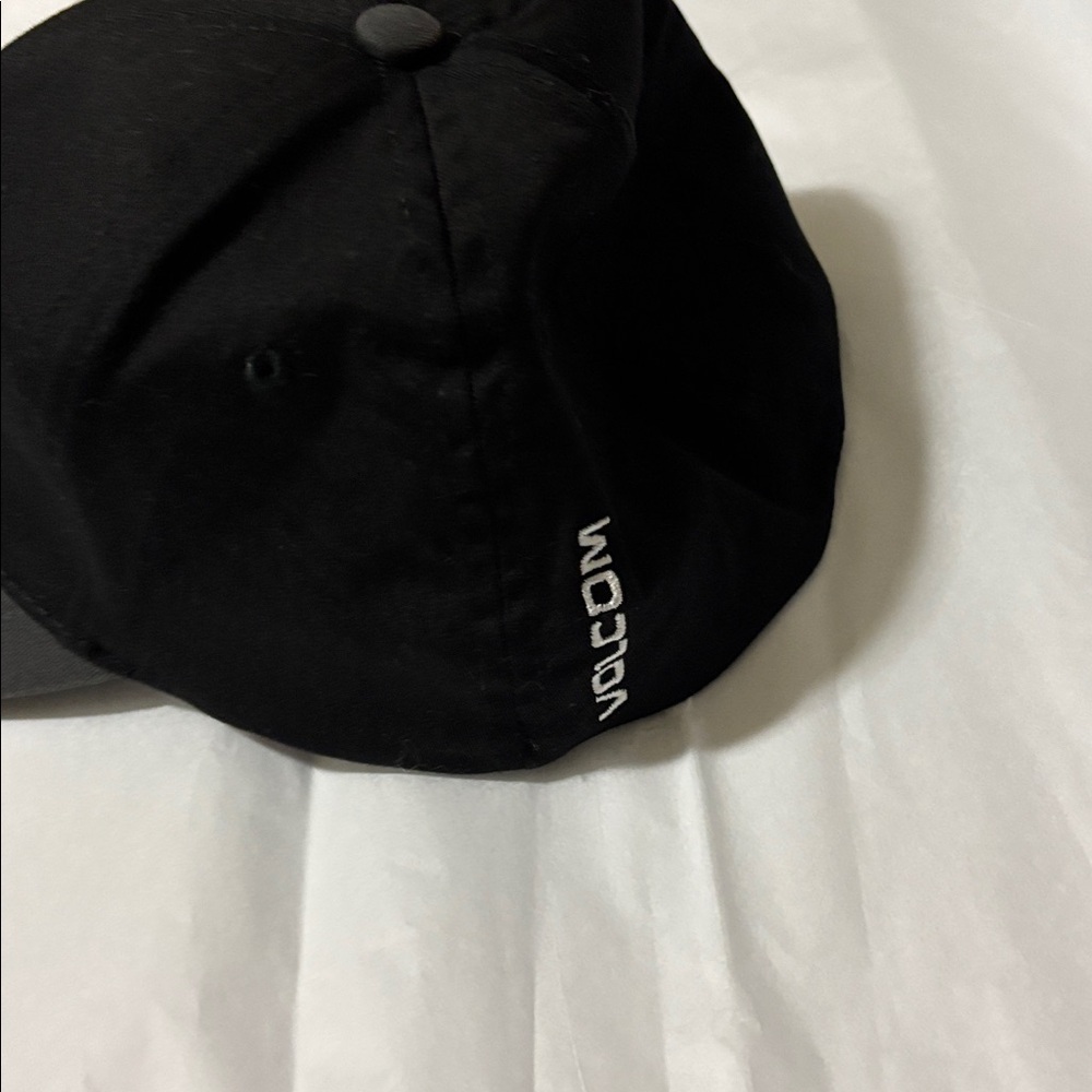 NWOT Volcom cap - Picture 3 of 4